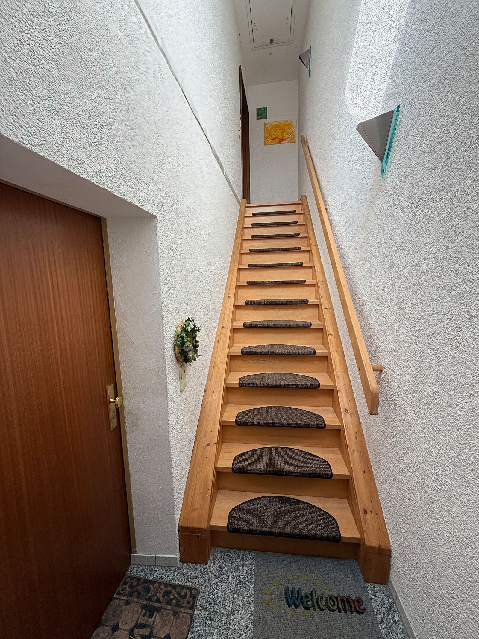 Treppenhaus zum 2. OG Treppenhaus zum 2. OG