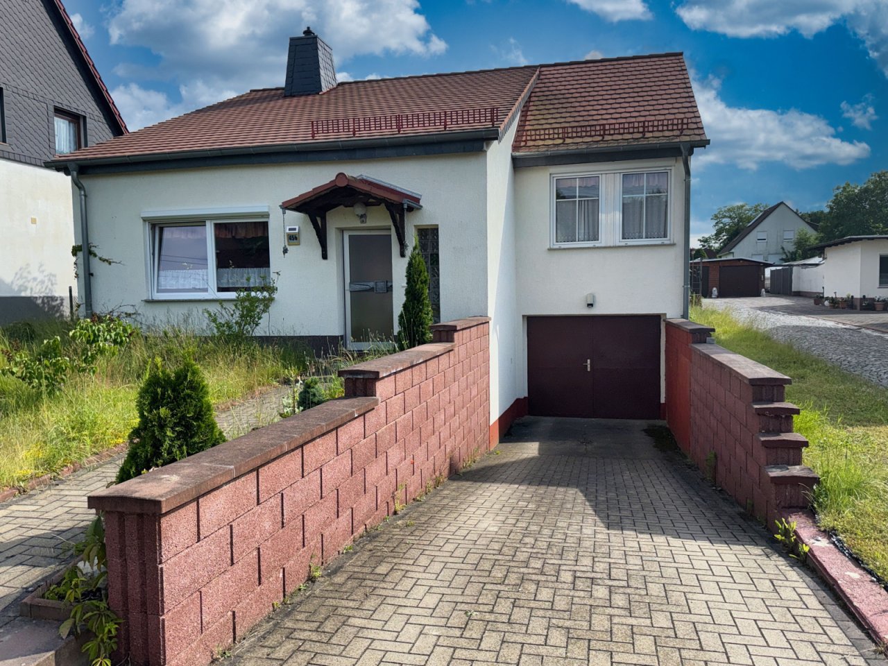 Einfamilienhaus mit Garage