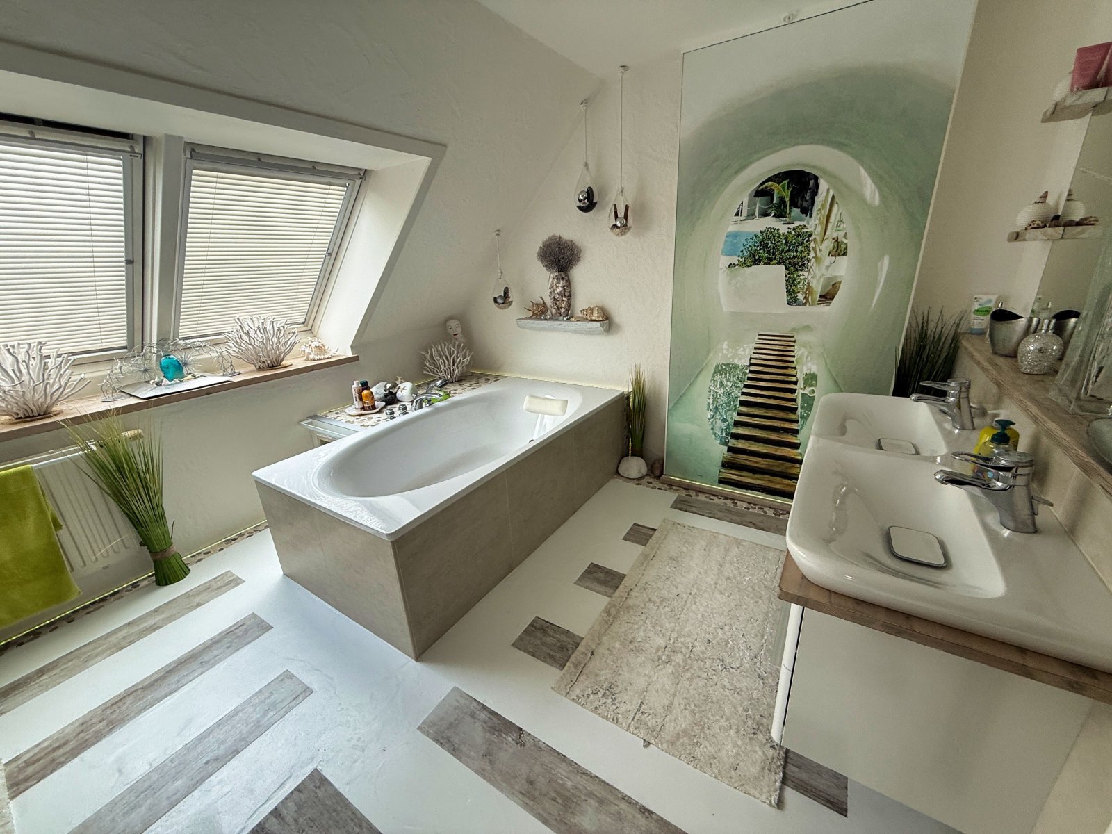 Tageslichtbad OG mit Badewanne Tageslichtbad OG mit Badewanne