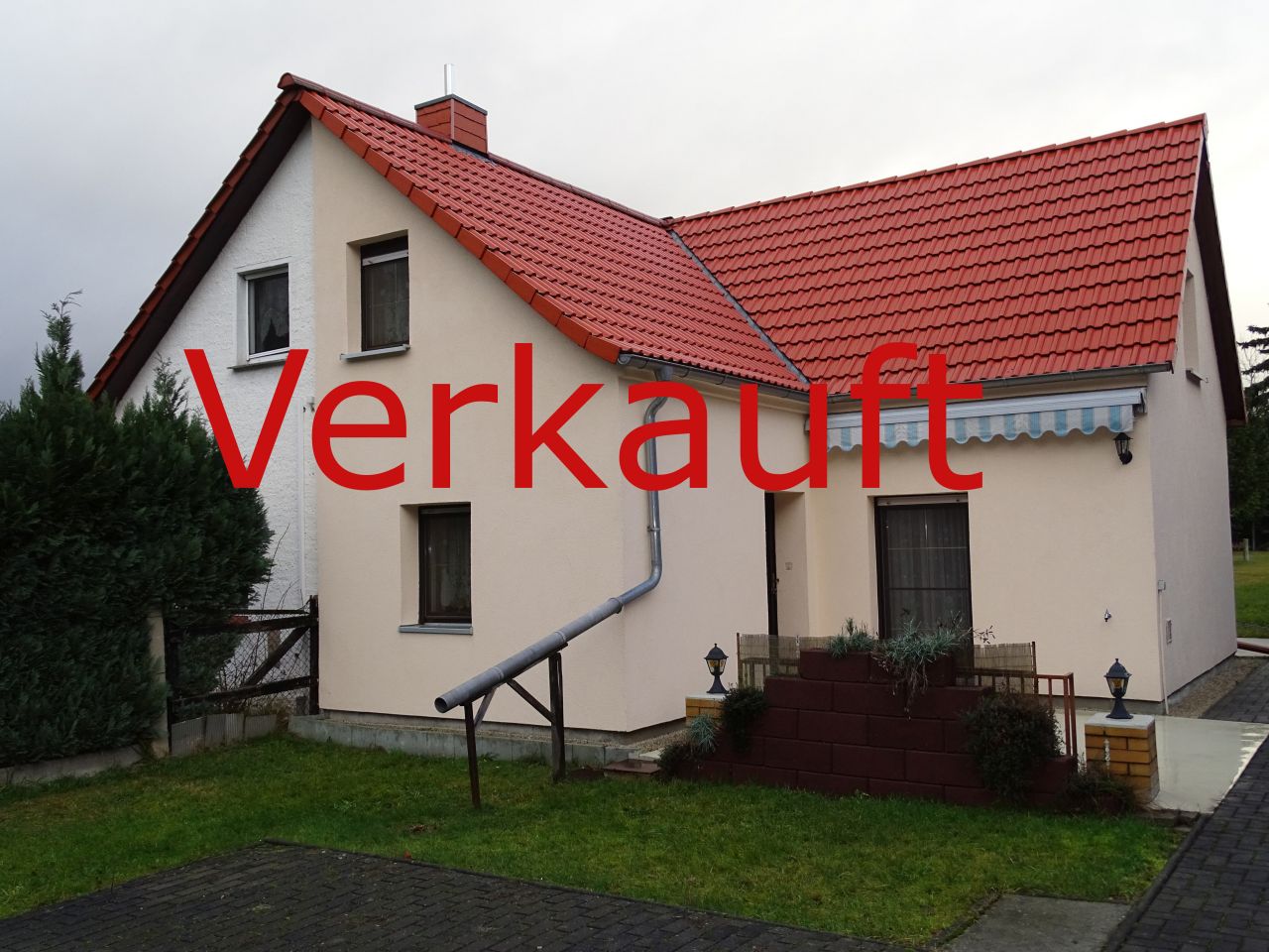 Uebigau-Wahrenbrück: Gemütliche Doppelhaushälfte mit Terrasse, Privatgarten und separatem Anbau  Uebigau-Wahrenbrück: Gemütliche Doppelhaushälfte mit Terrasse, Privatgarten und separatem Anbau