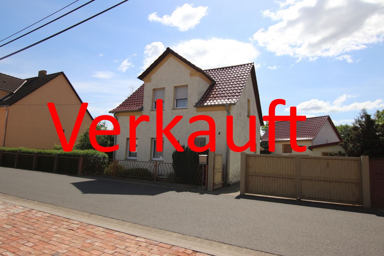 Annaburg: Einfamilienhaus mit Garage auf großem Grundstück  Annaburg: Einfamilienhaus mit Garage auf großem Grundstück
