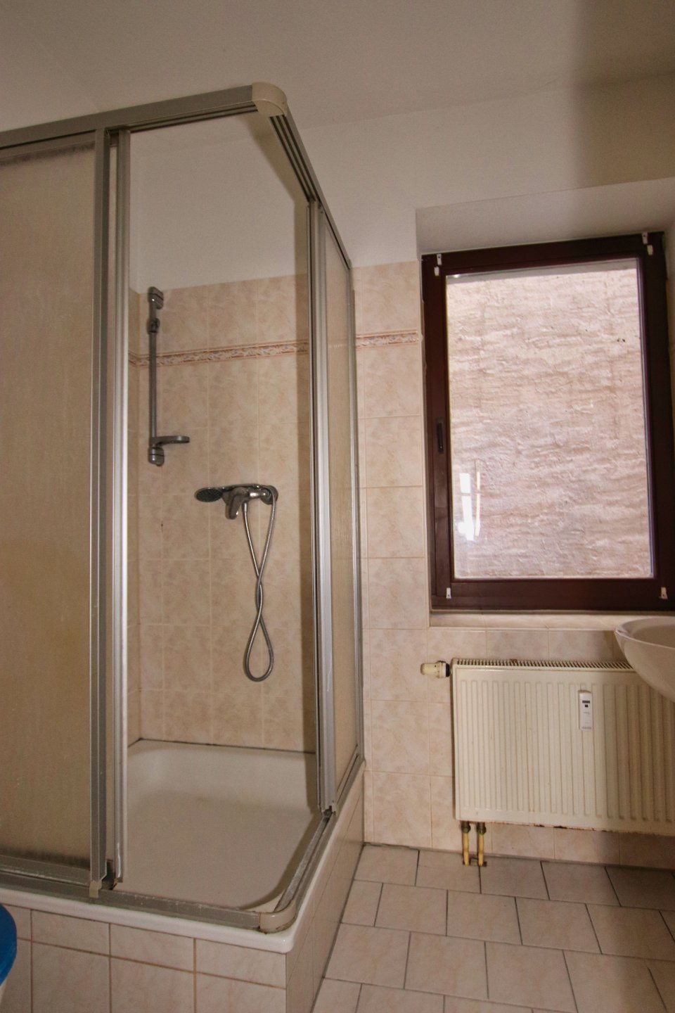 Tageslichtbad mit Dusche und WC Tageslichtbad mit Dusche und WC