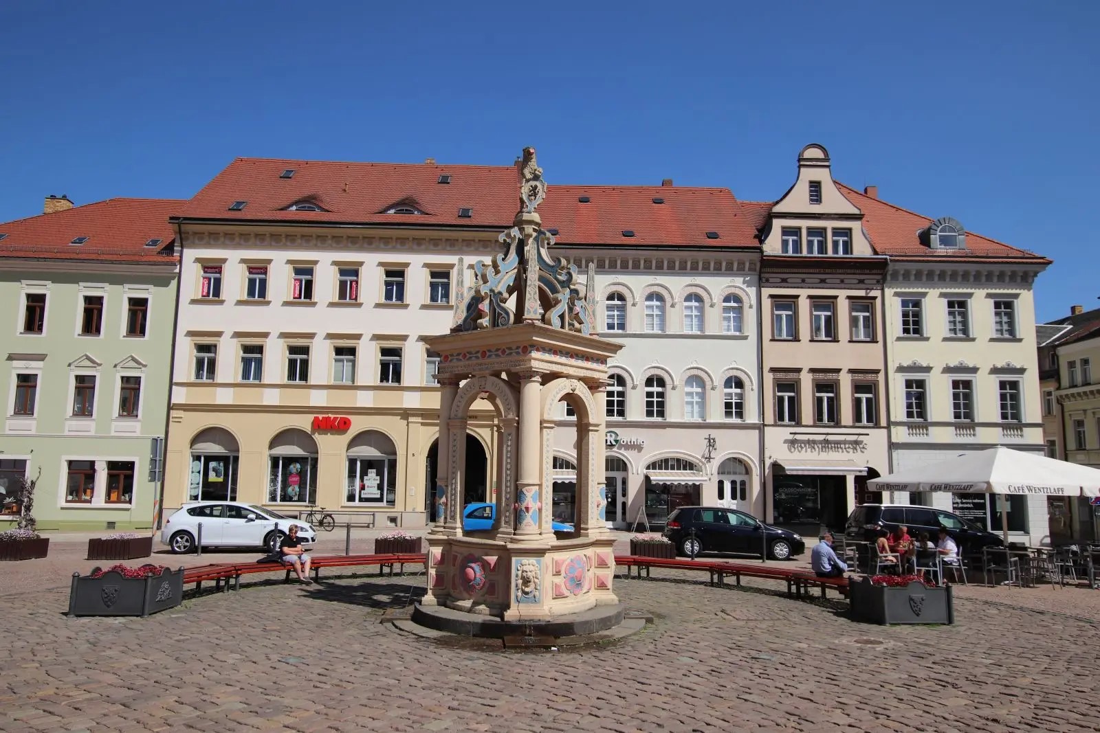 Oschatz Neumarkt mit Brunnen