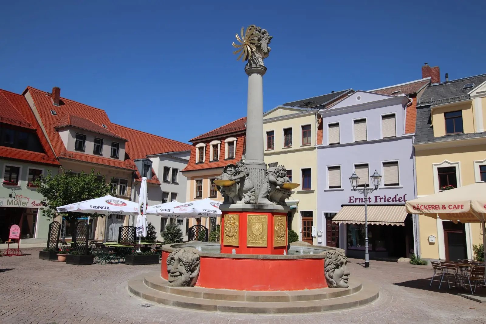 Oschatz Brunnen der vier Jahreszeiten Altmarkt